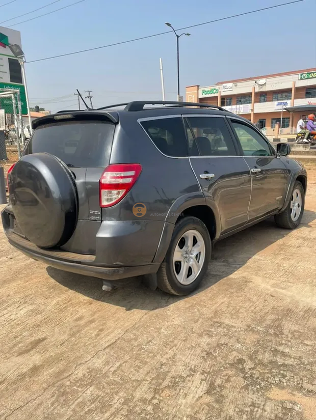 SUV rental vehicle